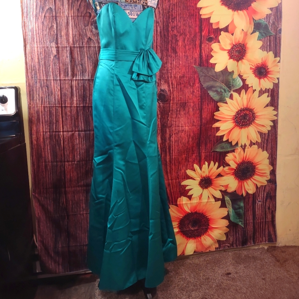 Allure Bridals Strapless Bridesmaid dress size 10